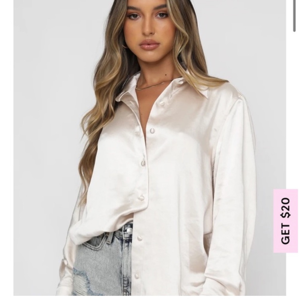 NWT White Fox Boutique Set in France Long Sleeve Shirt size Small Champaign